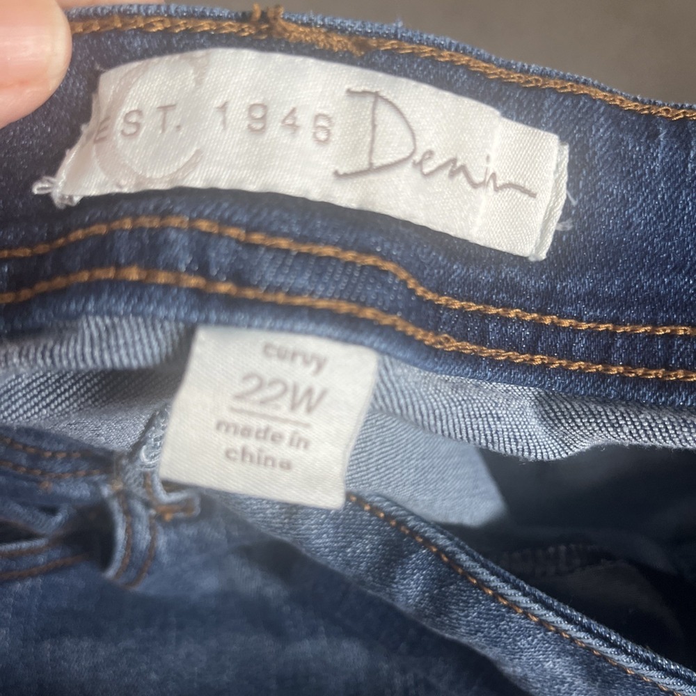 Cato 22W  EST 1946 Denim Curvy Jeans Capris  24" Inseam Medium Wash - Picture 12 of 13